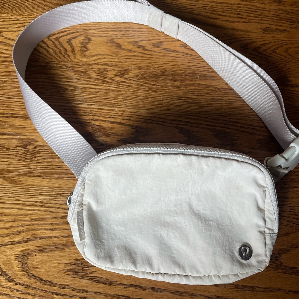 lululemon athletica white belt bag crossbody/ fanny pack